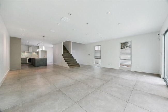 Building Photo - 1222 Marconi St