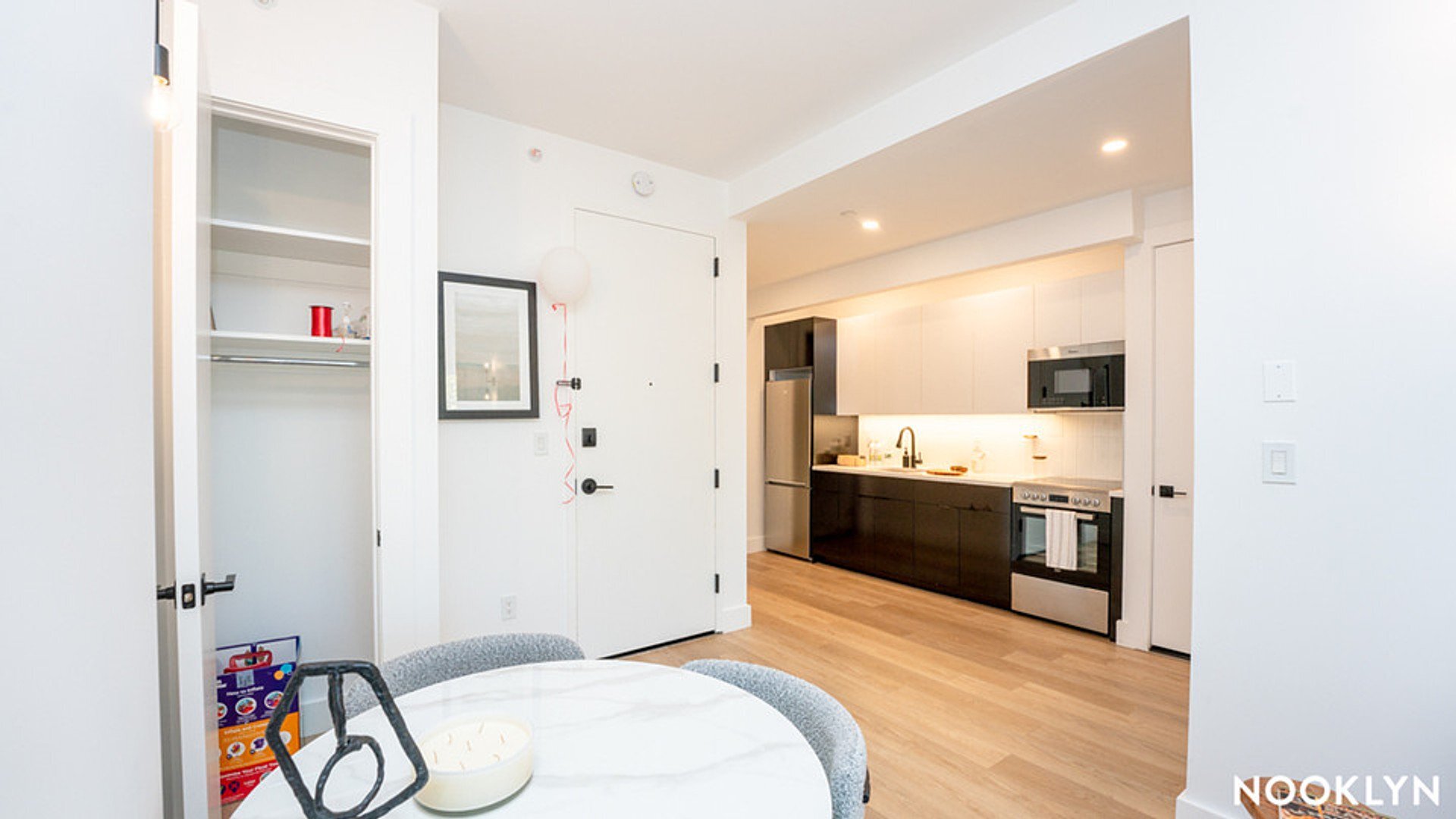 Building Photo - 1042 President St