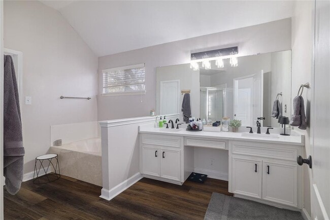 Building Photo - 2210 Parkland Cove