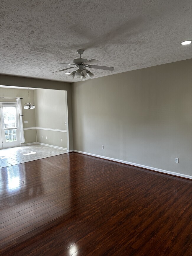 Building Photo - 2480 Oak Hill Dr