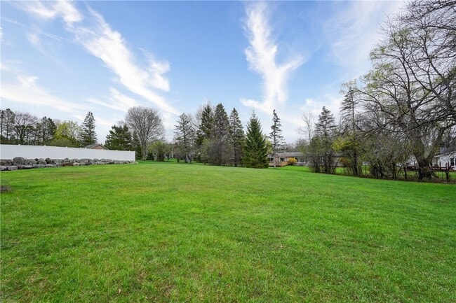 Building Photo - 399 French Rd