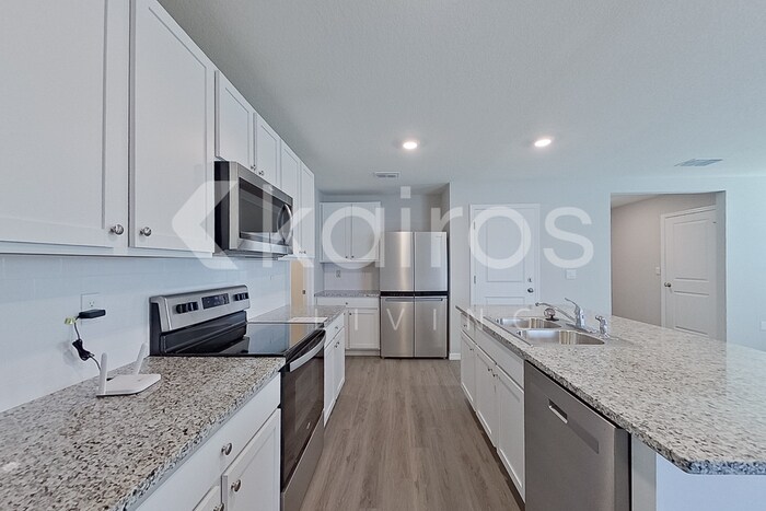Building Photo - 8740 SW 43rd Ter