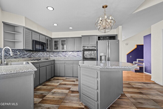 Building Photo - 624 Skydale Dr