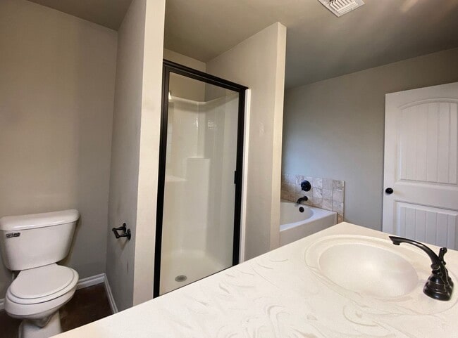 Building Photo - First Month Free! Great Location!