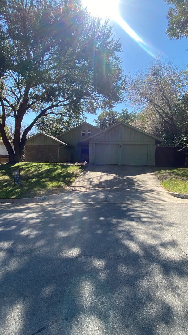 Building Photo - Beautiful Home in Established Neighborhood