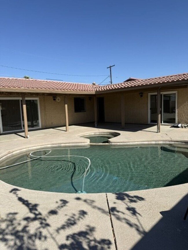 Building Photo - Pool Home In Palm Desert Country Club