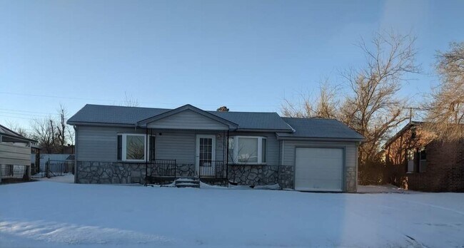 Building Photo - 3902 SE 10th Pl