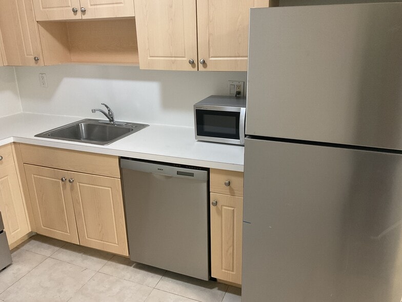 Building Photo - 760 SE 2nd Ave