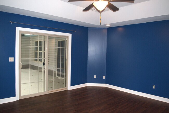 Building Photo - Large 2 Bed 2 Bath House With Lawncare Provided!