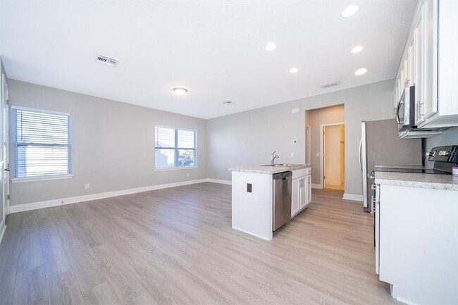 Building Photo - 13541 Doisy St