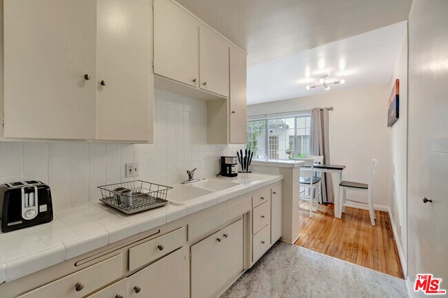 Building Photo - 4035 Inglewood Blvd