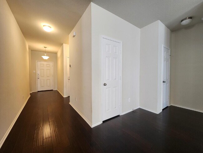 Building Photo - You do not want to miss out on this amazin...