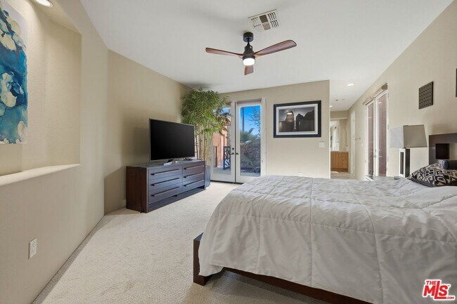 Building Photo - 50025-50021 Vía Aldea