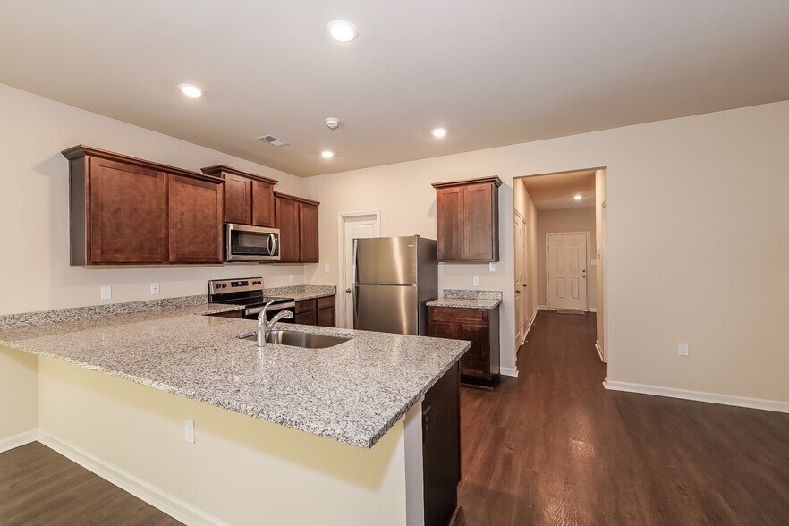 Building Photo - 6483 Rainbow Row