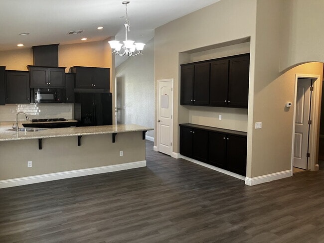 Building Photo - Spacious 4-Bedroom, 2-Bath Rental Home – M...