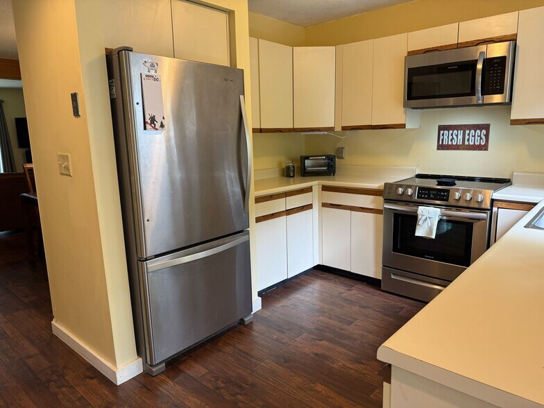 Building Photo - 56 Mountain River Ave