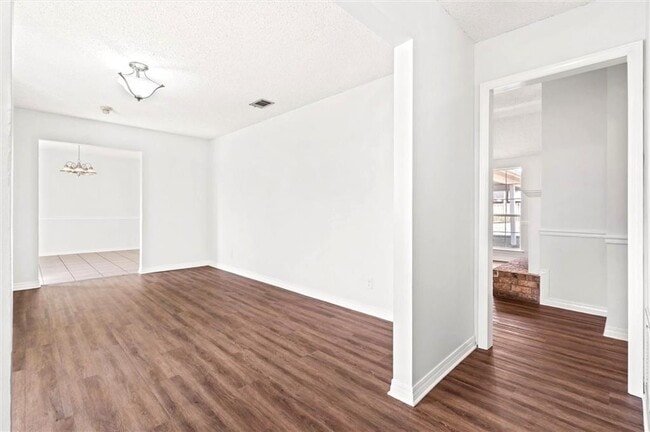 Building Photo - 1240 Lynchburg Ct