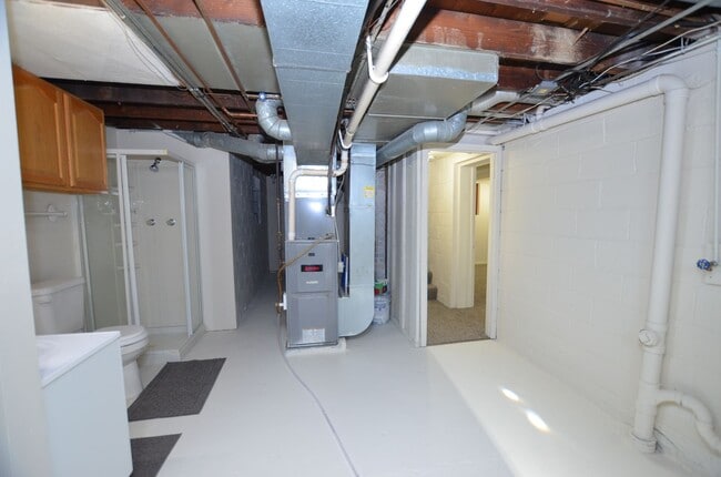 Building Photo - 1350 Elder Ln
