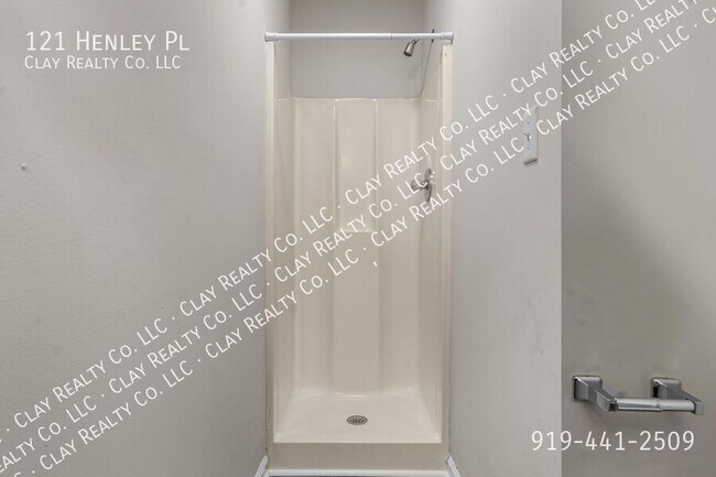 Building Photo - 121 Henley Pl