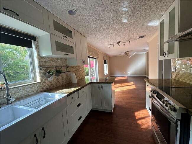 Building Photo - 10790 NW 52nd St