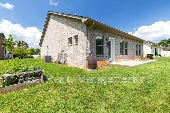 Building Photo - 127 Van Gilder Way
