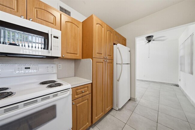 Building Photo - 9300 NW 32nd Ct