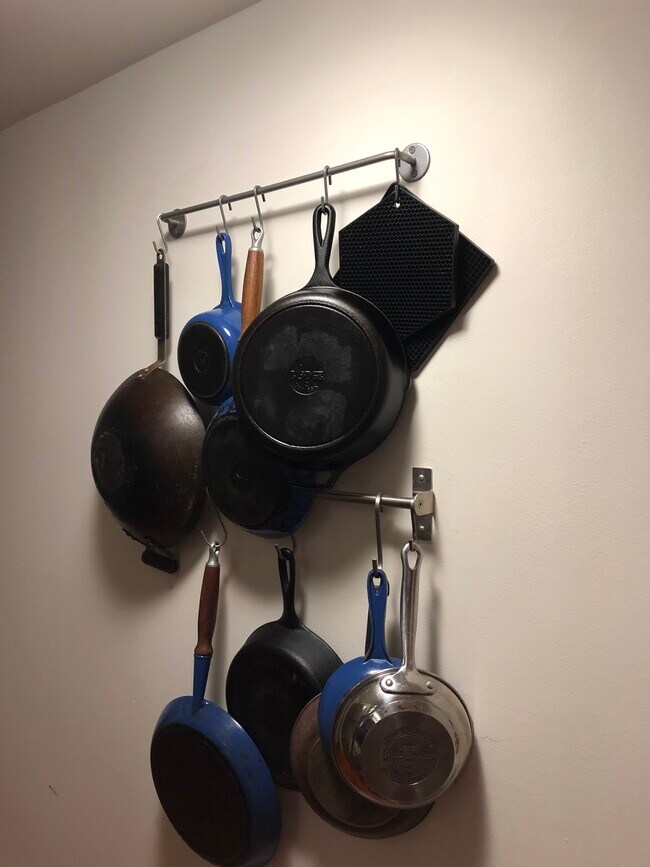 Building Photo - 134 13th St SE