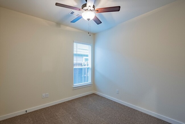 Building Photo - GORGEOUS 3 BEDROOM DUPLEX LOCATED IN MIDLOTHIAN ISD!