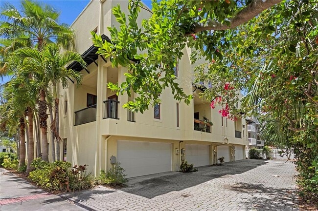 Building Photo - 512 S Glen Ave