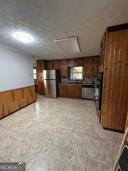 Building Photo - 145 Redwood Cir