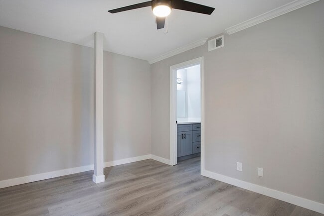 Building Photo - Beautifully Renovated 2 Bedroom 2 Bath Condo