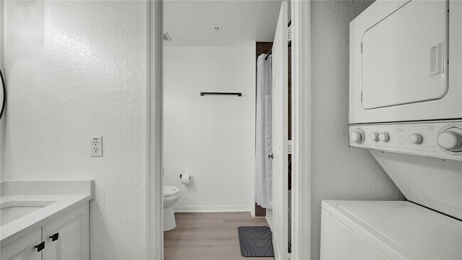 Building Photo - 4009 Venetian Bay Dr