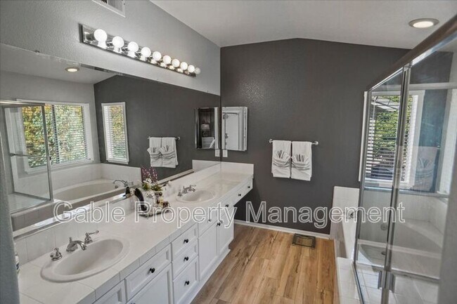Building Photo - 27878 Amberwood Ln