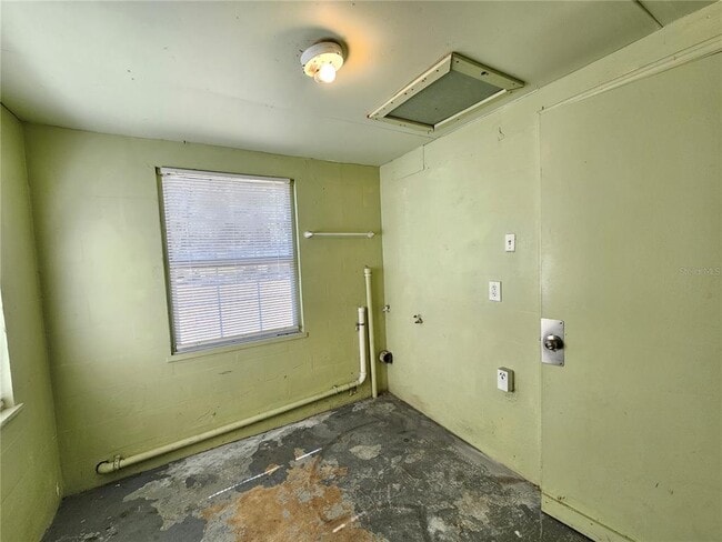 Building Photo - 103 W Carver St