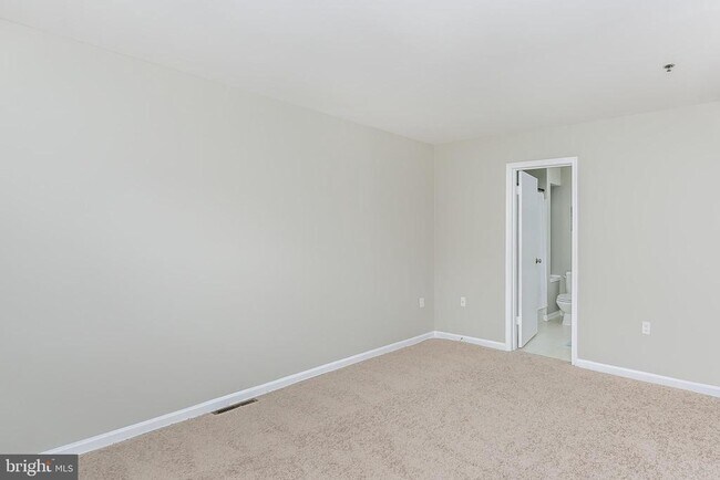 Building Photo - 553 McManus Way
