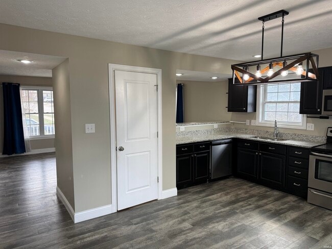 Building Photo - 2320 S Samuel Ln