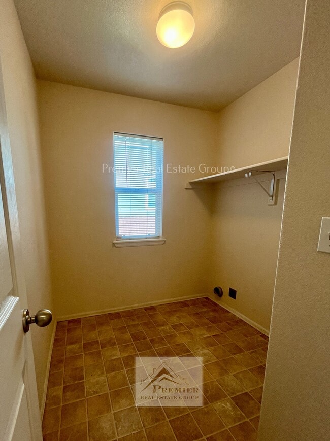 Building Photo - 7670 Manston Dr