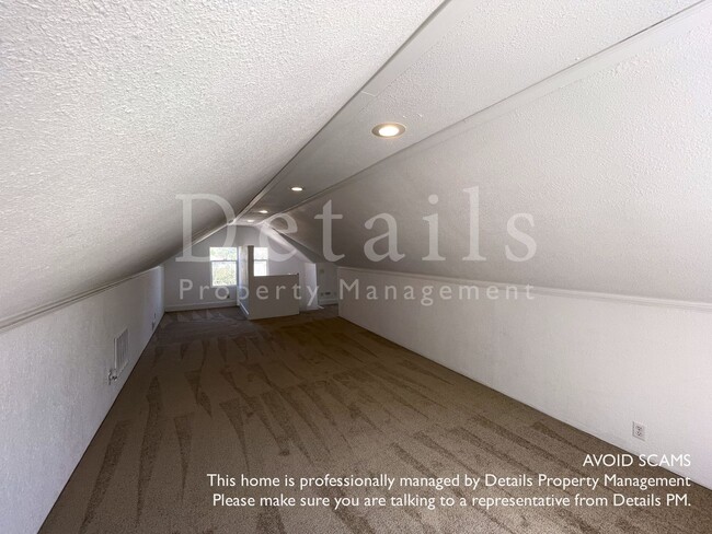 Building Photo - Charming 2BR, 1BA house With Loft & Office