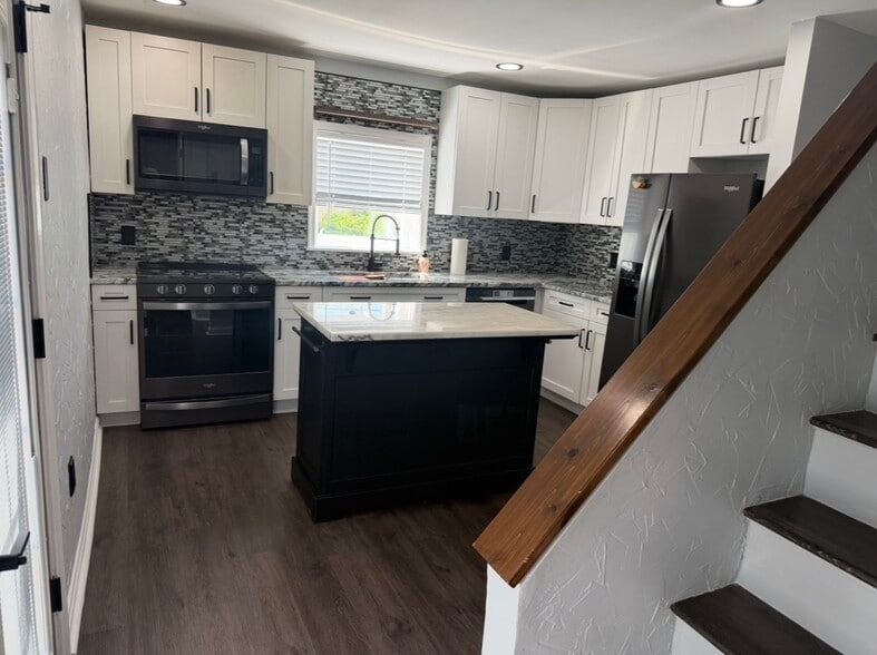 Building Photo - 119 Cloverhill Rd