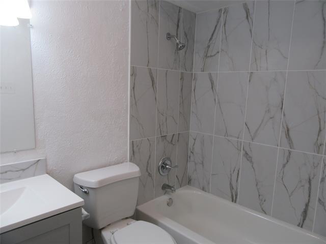 Building Photo - 916 Tulip Trail