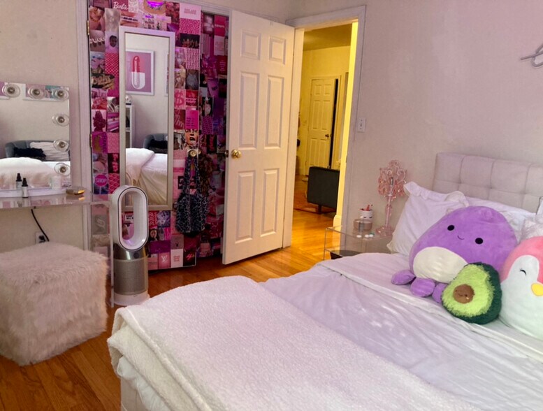 Building Photo - 62 Egmont St