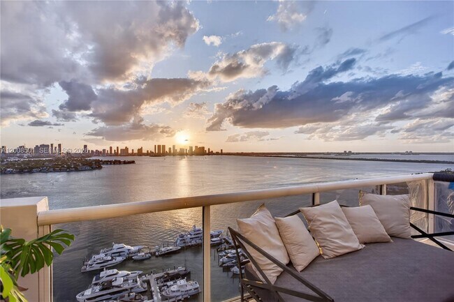 Building Photo - 1900 Sunset Harbour Dr