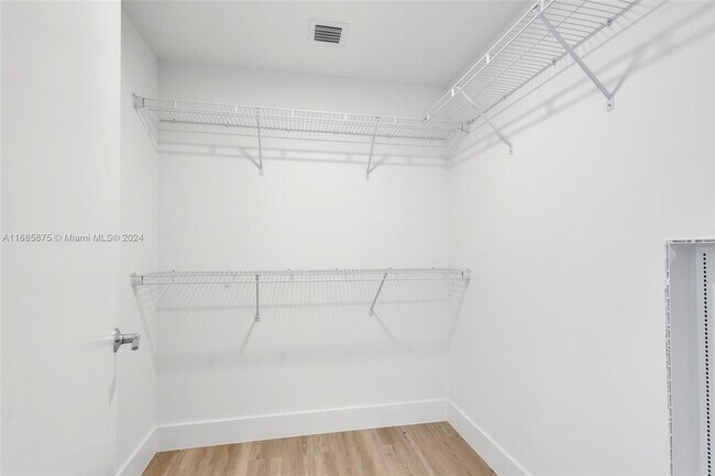 Building Photo - 1874 Heron Club Dr