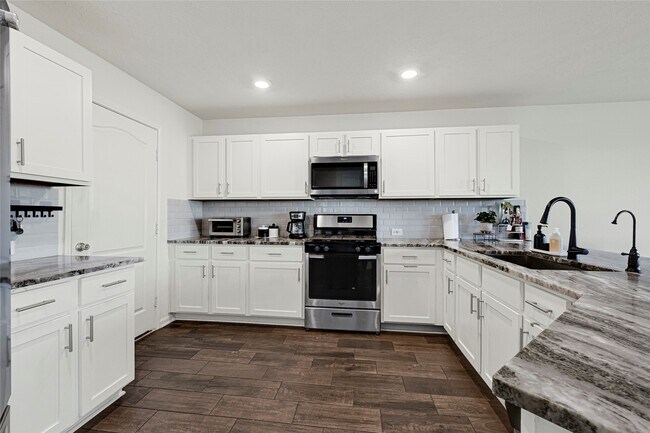 Building Photo - 5238 Tall Tower St