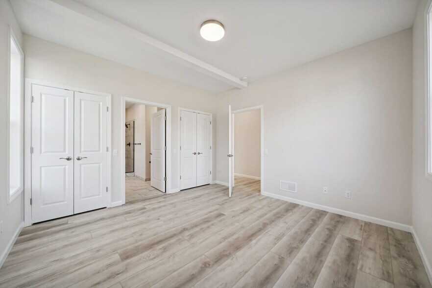 Building Photo - 2217 Lebanon Dr