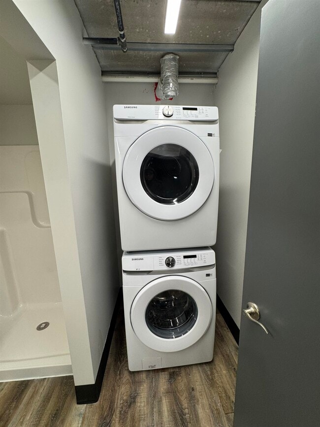 Building Photo - 217 S Badger Ave