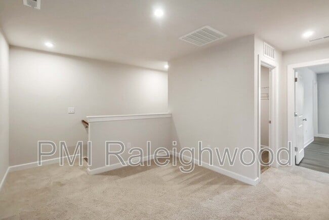 Building Photo - 521 Brittany Ct