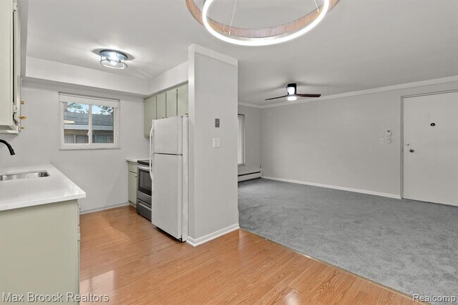 Building Photo - 15249 E 9 Mile Rd