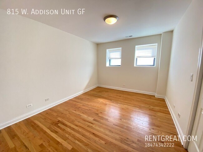 Building Photo - 815 W Addison St
