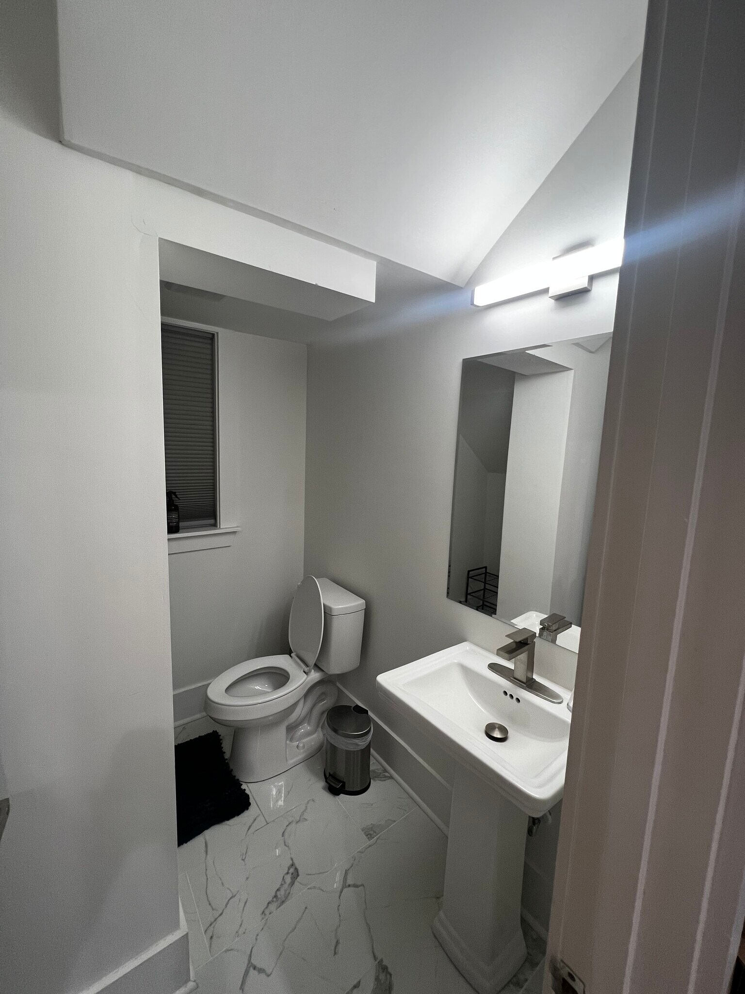 Building Photo - 1072 Zophi St